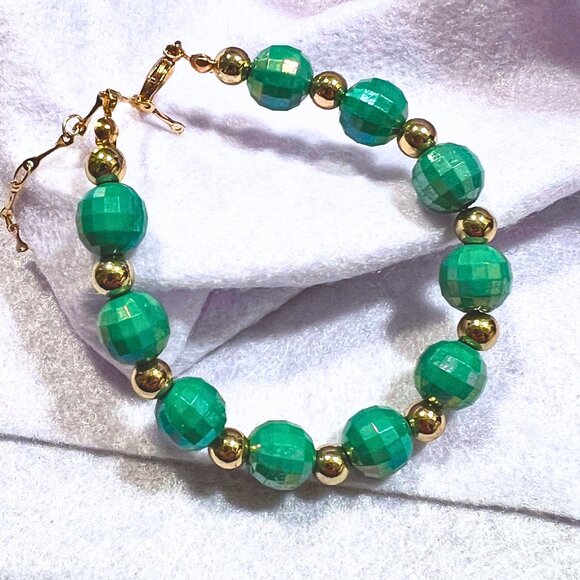 Arwen and Gwen Emerald Green Beaded Clasp Bracelet - Picture 5 of 5